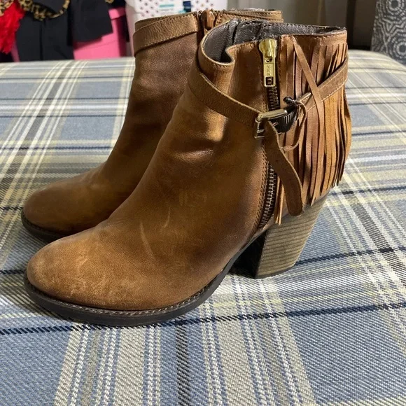 Steve Madden Woodmeer Cognac Leather Fringe Booties Size 9 - Picture 1 of 9